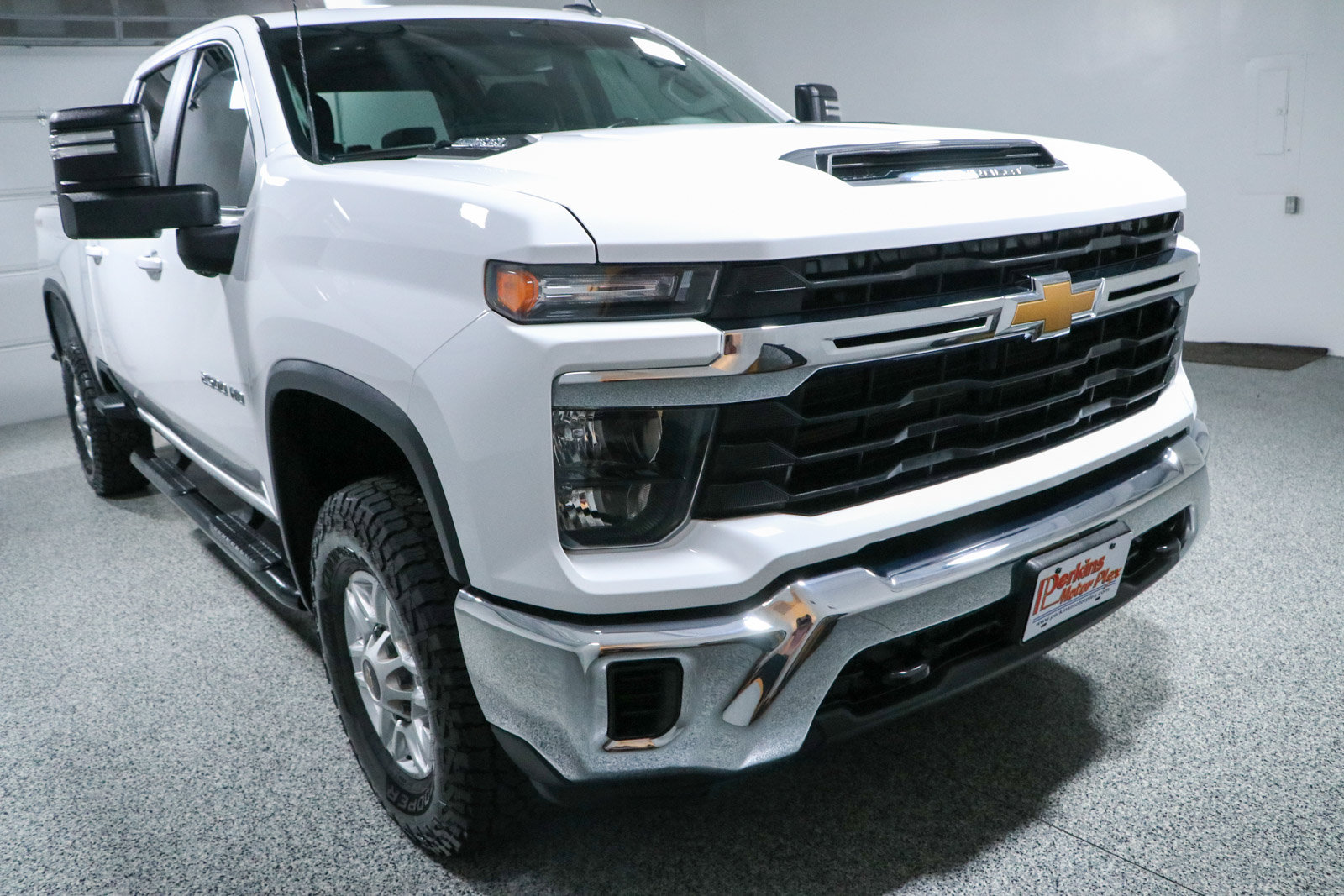 Used 2024 Chevrolet Silverado 2500 LT AWD/4WD image 5