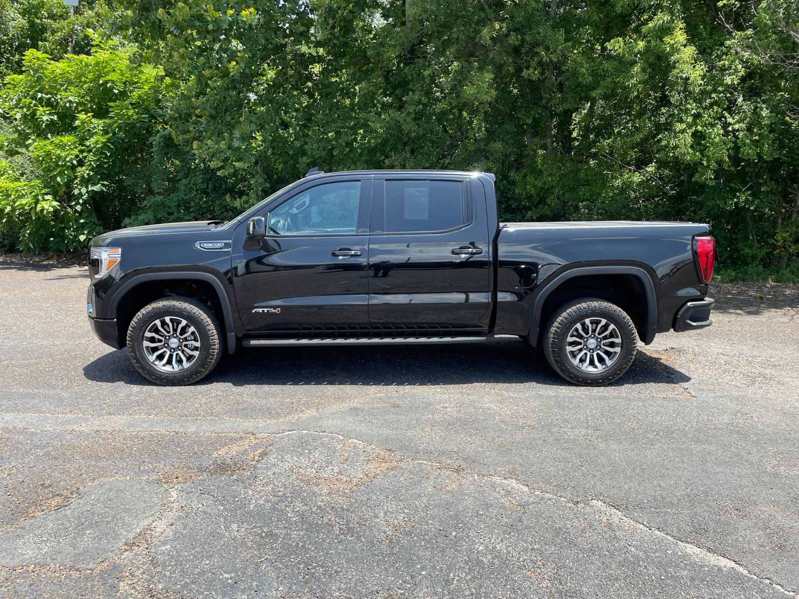Used 2021 GMC Sierra 1500 AT4 w/ AT4 Premium Package AWD/4WD image 2