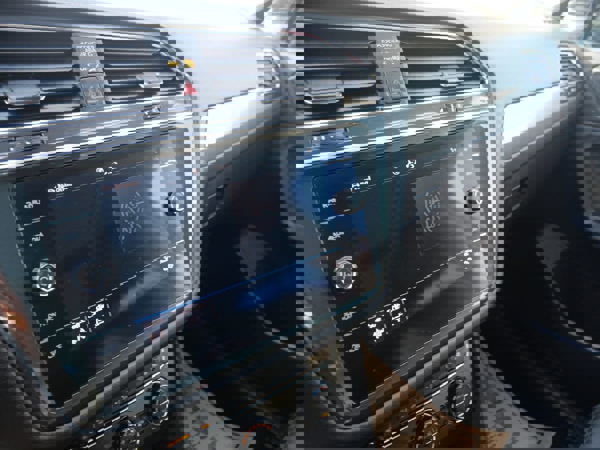 Used 2020 Volkswagen Tiguan SEL image 13