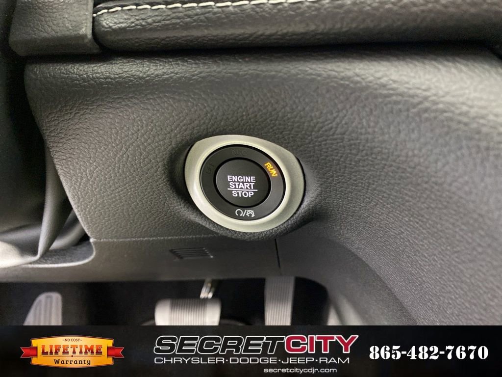 New 2026 Chrysler Pacifica Select image 18