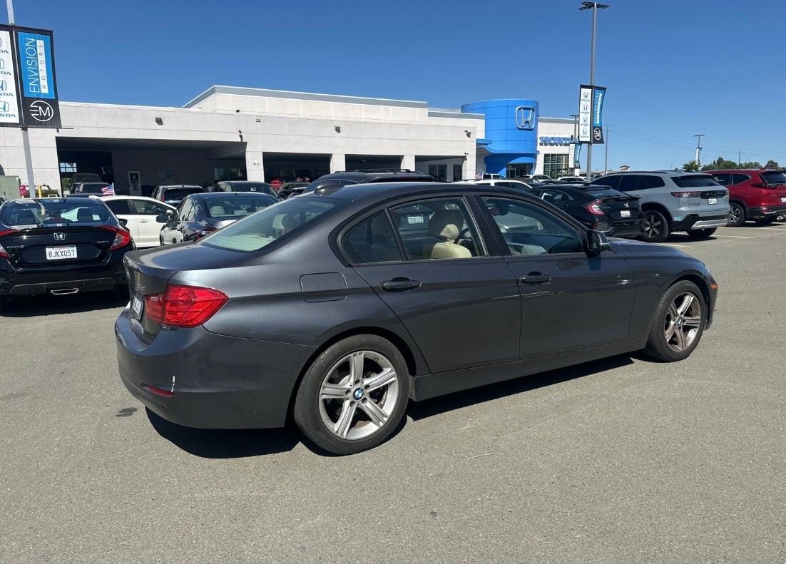 Used 2012 BMW 328i Sedan RWD image 3