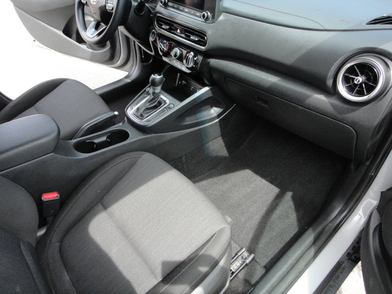 Used 2022 Hyundai Kona SEL w/ Winter Weather Package AWD/4WD image 13