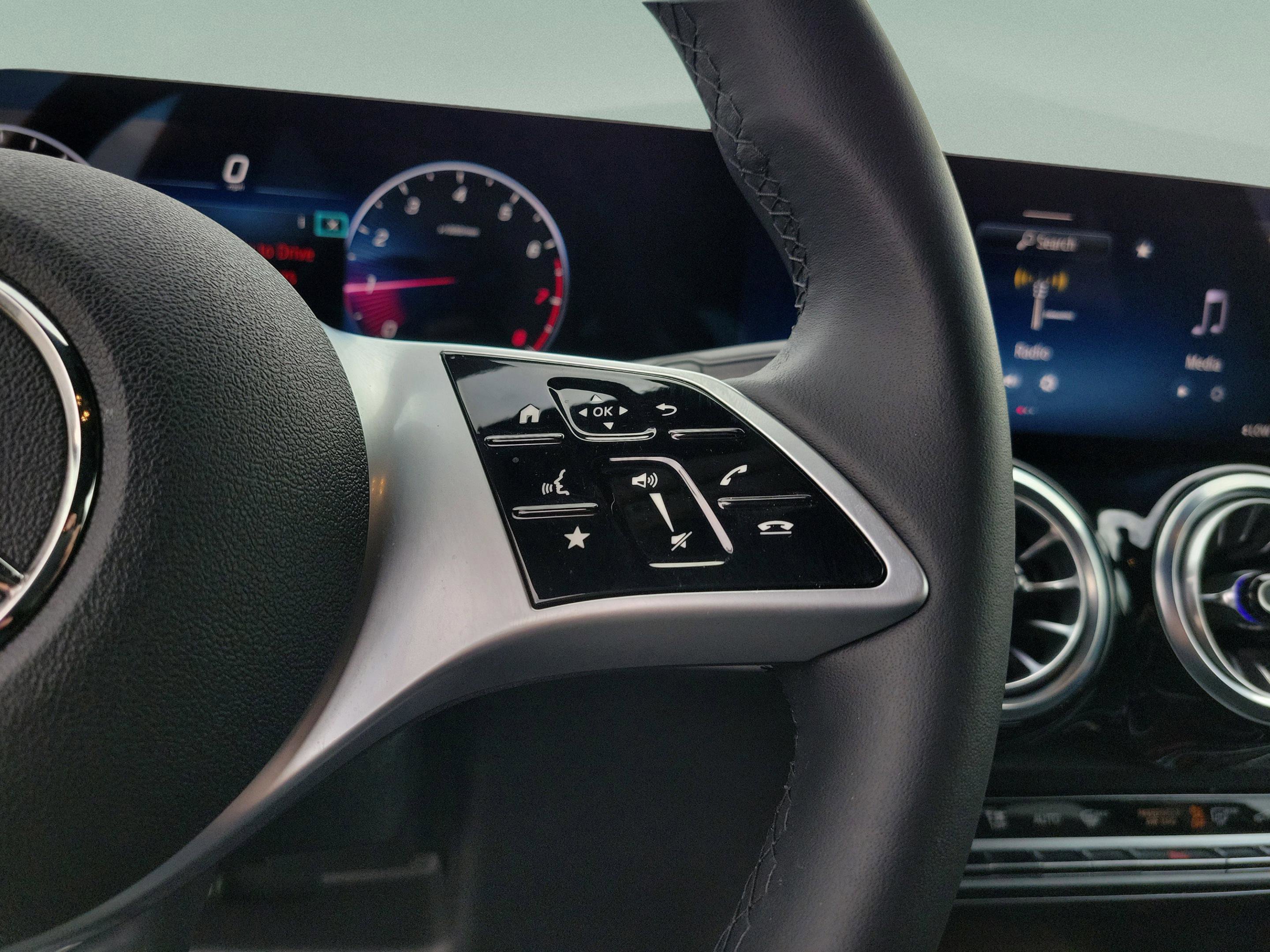 Certified 2025 Mercedes-Benz GLB 250 image 28