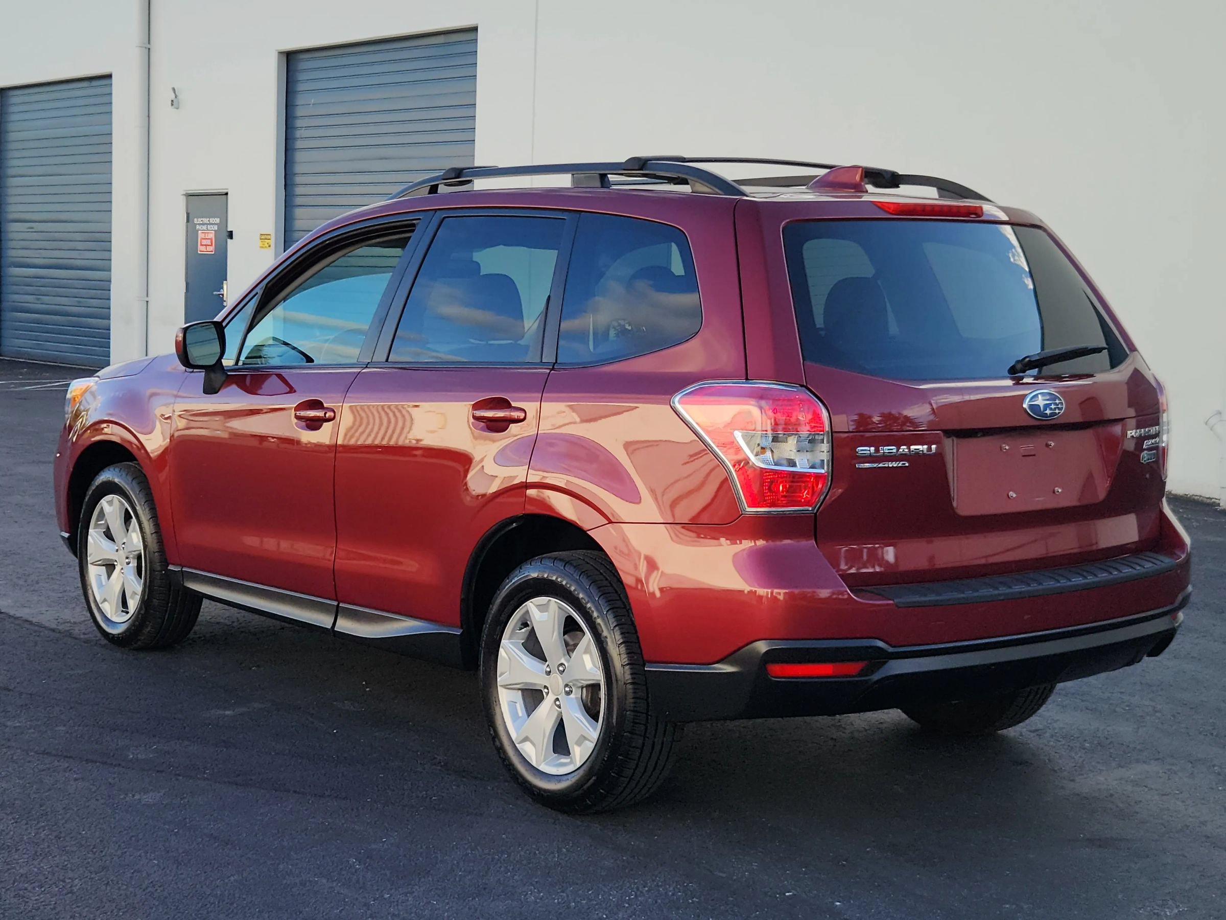 Used 2016 Subaru Forester 2.5i Premium w/ All-Weather Package AWD/4WD image 4