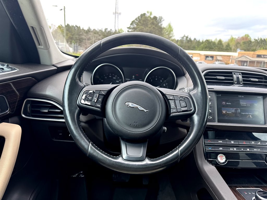 Used 2017 Jaguar F-PACE Prestige AWD/4WD image 14
