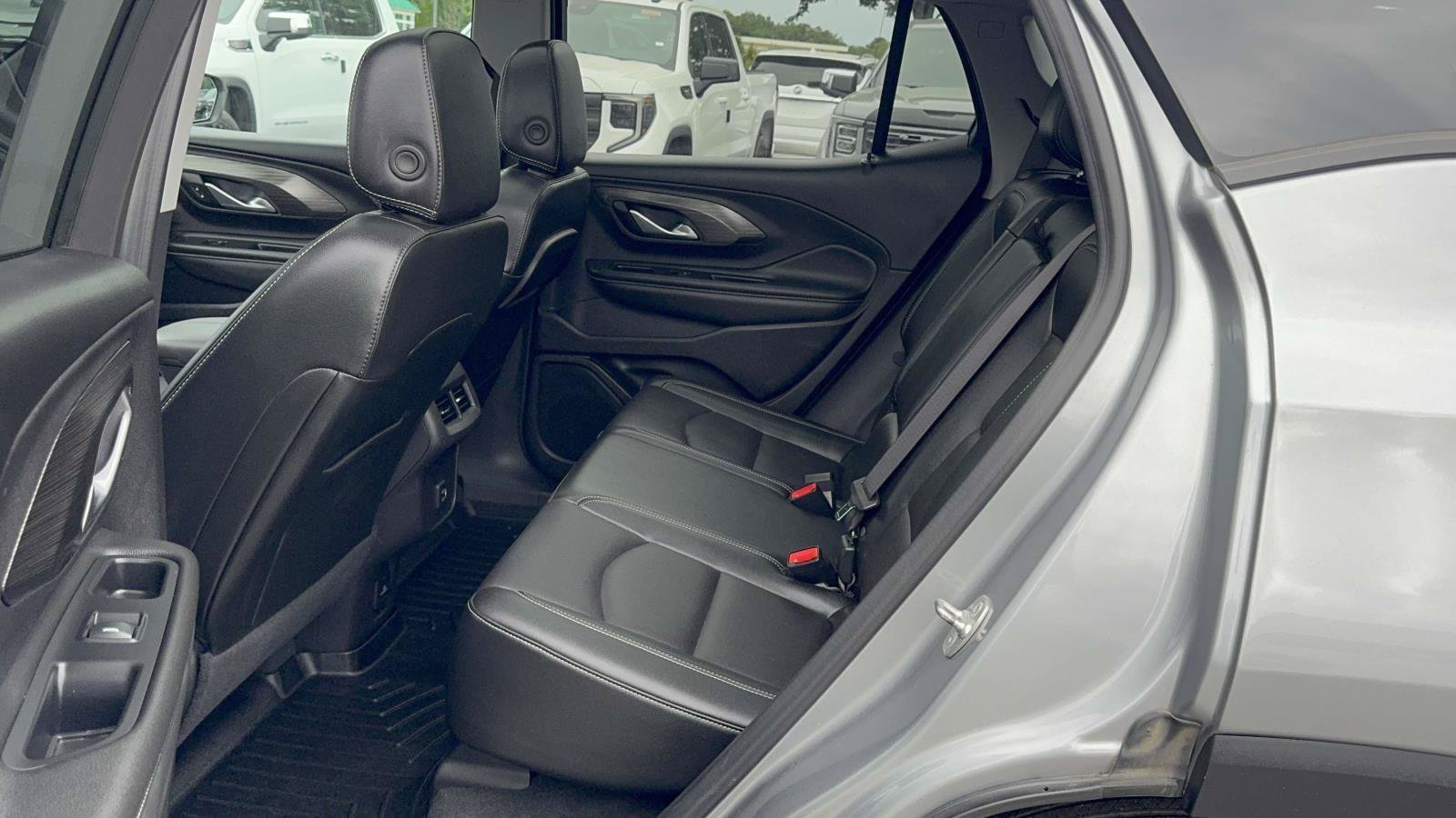 Used 2024 GMC Terrain SLT AWD/4WD image 16