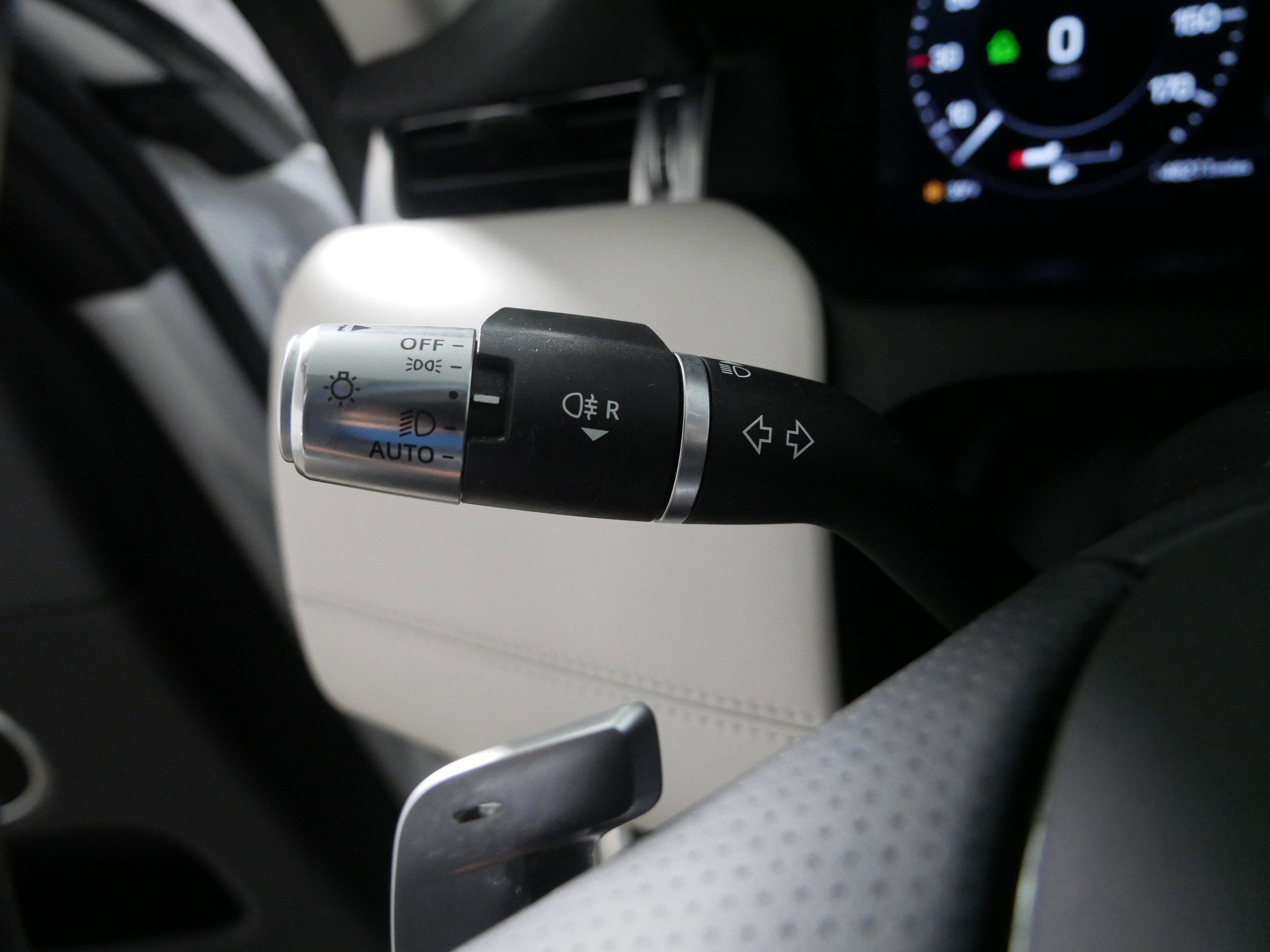 Used 2022 Land Rover Discovery Sport SE R-Dynamic image 32