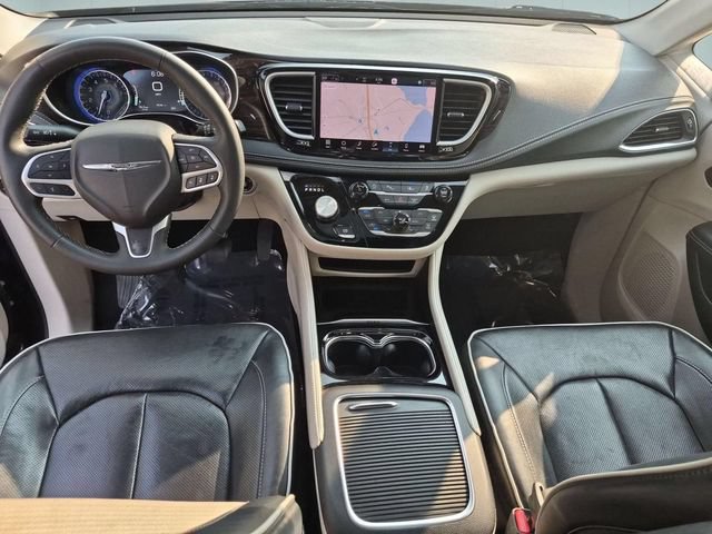 Used 2023 Chrysler Pacifica Limited FWD image 28