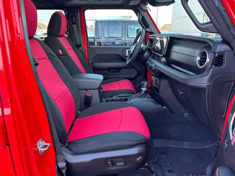 Used 2025 Jeep Wrangler Unlimited Sahara image 16