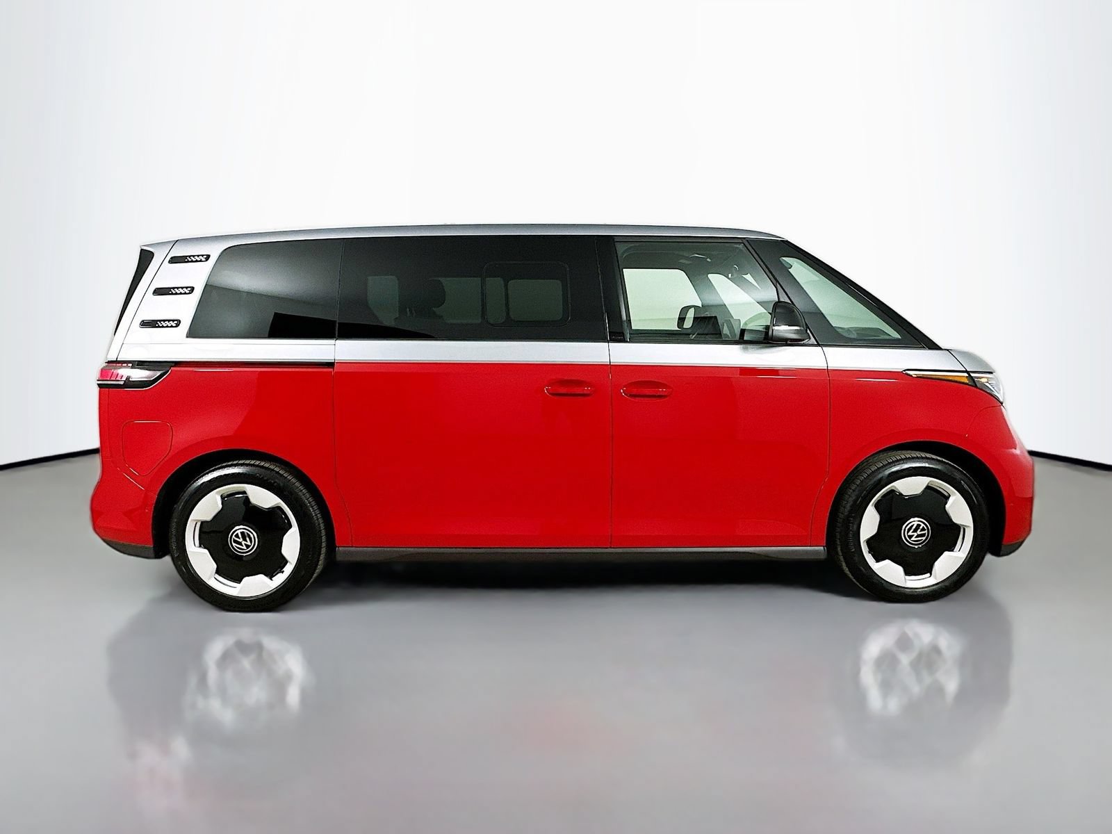 New 2025 Volkswagen ID. Buzz Pro S Plus AWD/4WD image 4