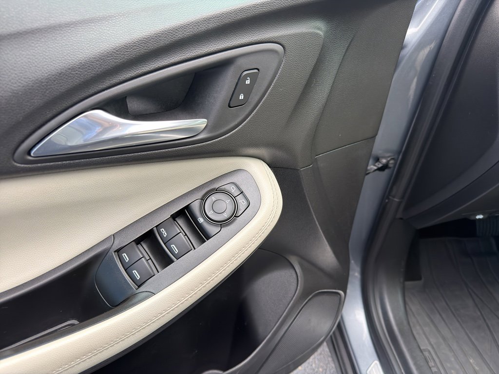 Used 2022 Buick Encore GX Preferred w/ Cold Weather Comfort Package image 12