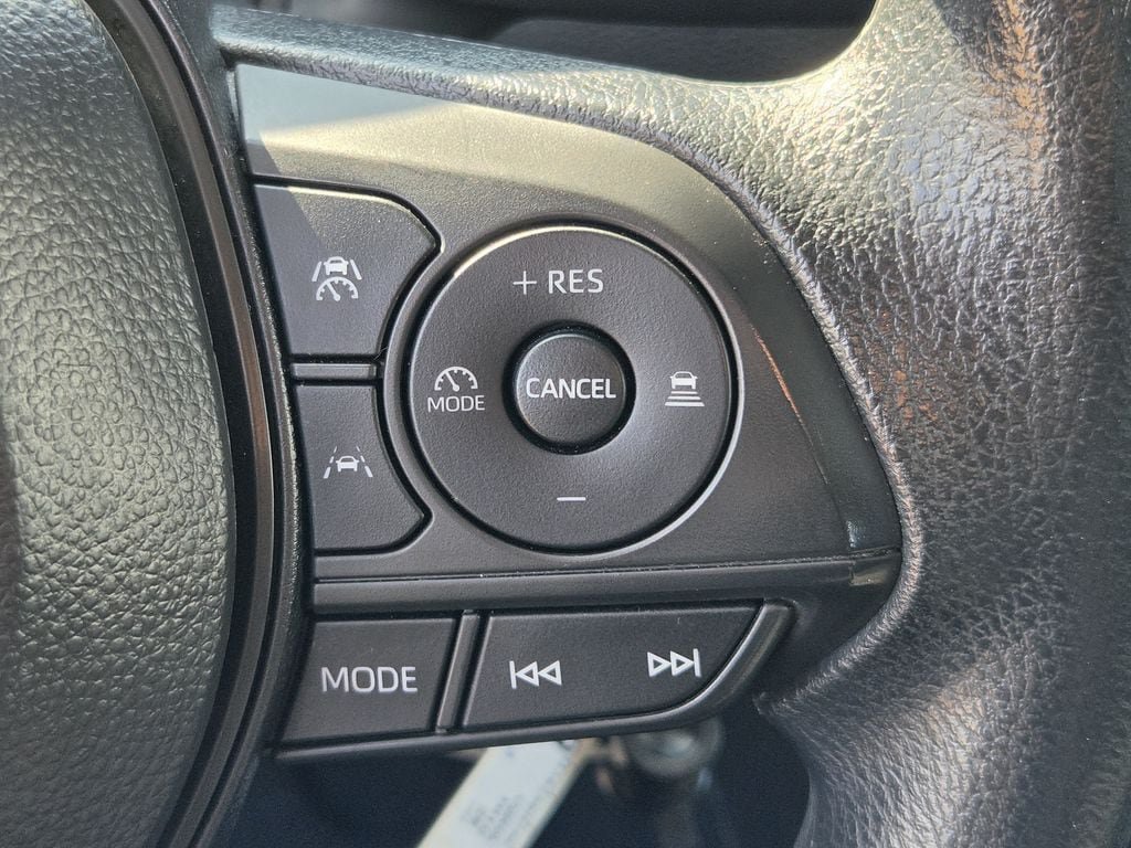 Used 2025 Toyota Corolla LE FWD image 22