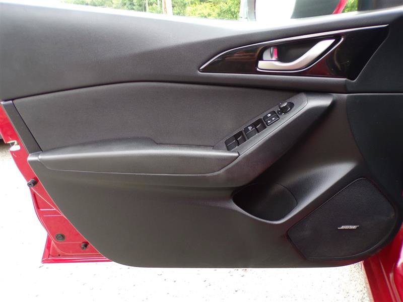 Used 2014 MAZDA MAZDA3 i Touring w/ Technology Package FWD image 12
