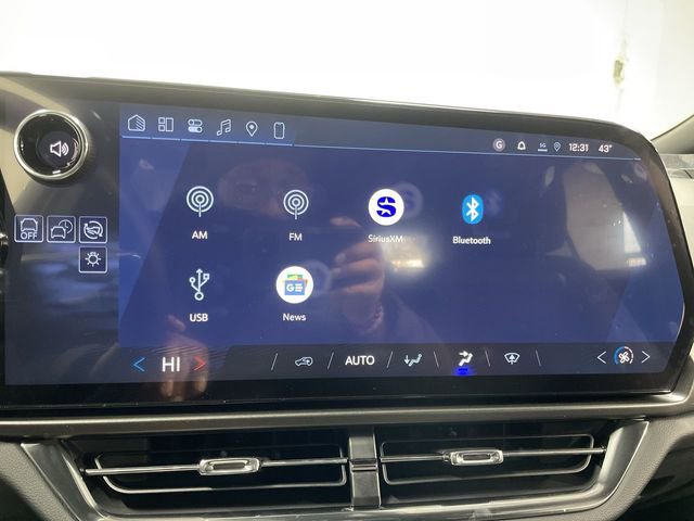 Used 2026 Chevrolet Equinox EV LT FWD image 16