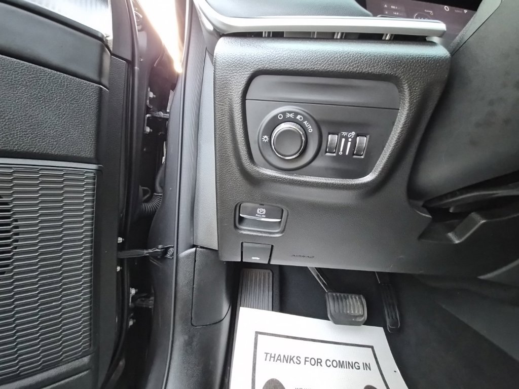 Used 2024 Jeep Grand Cherokee Laredo AWD/4WD image 42