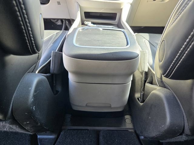 Used 2023 Chrysler Pacifica Limited image 16