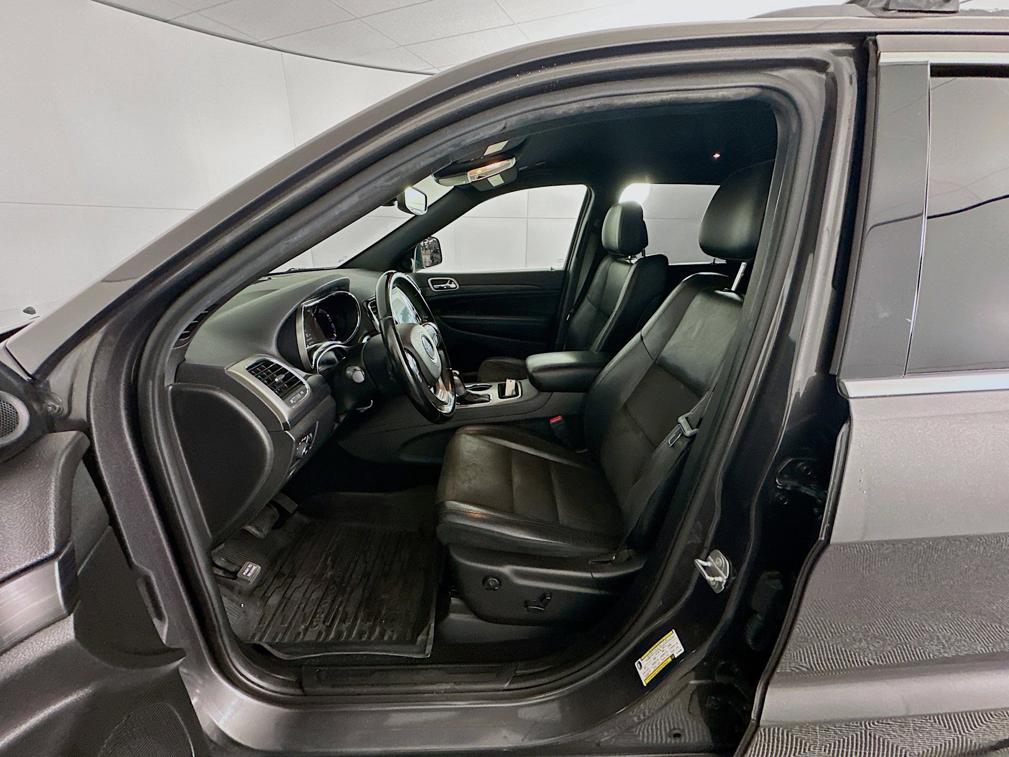 Used 2020 Jeep Grand Cherokee Laredo w/ Laredo X Package image 13
