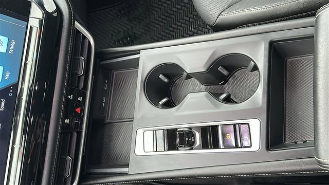 Used 2024 Volkswagen Atlas SE image 15