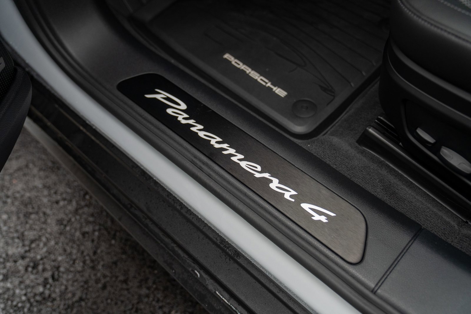 Used 2025 Porsche Panamera 4 image 12