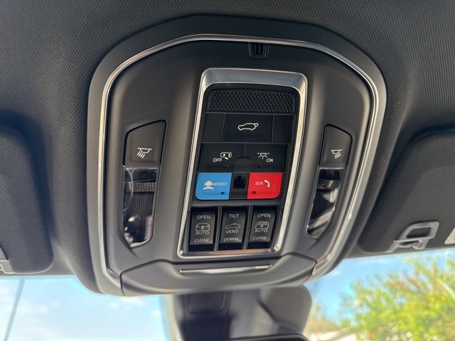 New 2026 Jeep Grand Cherokee Limited w/ Limited Altitude Package AWD/4WD image 43