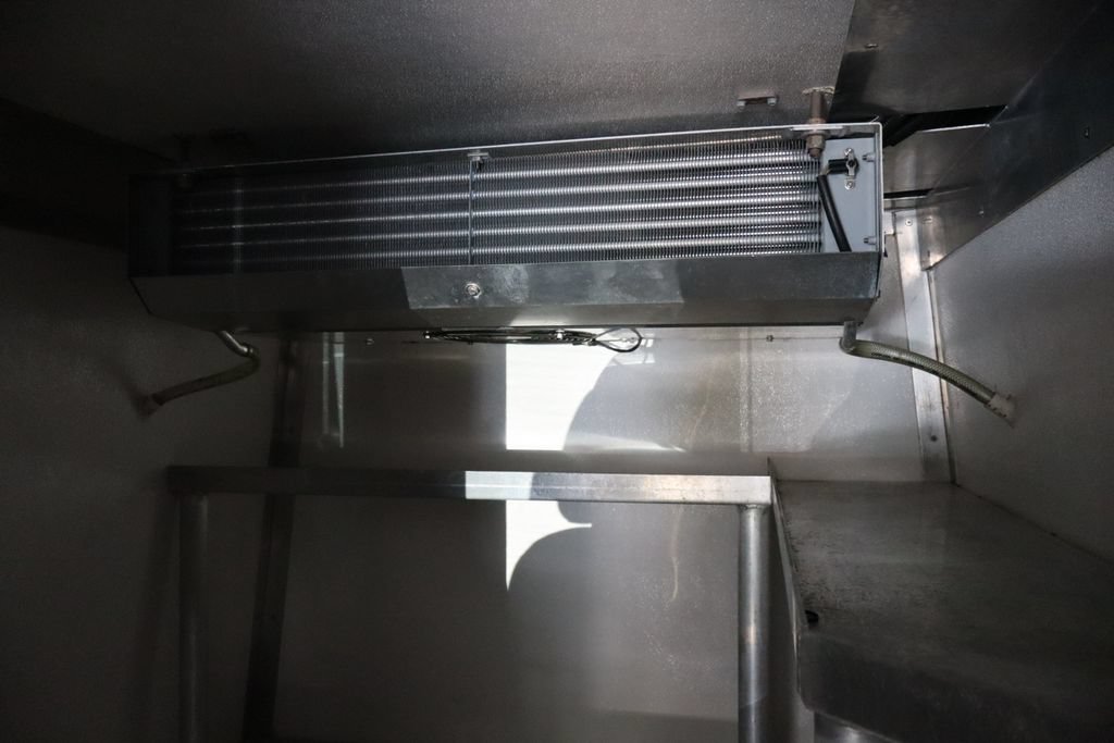 Used 2015 Mercedes-Benz Sprinter 2500 image 25