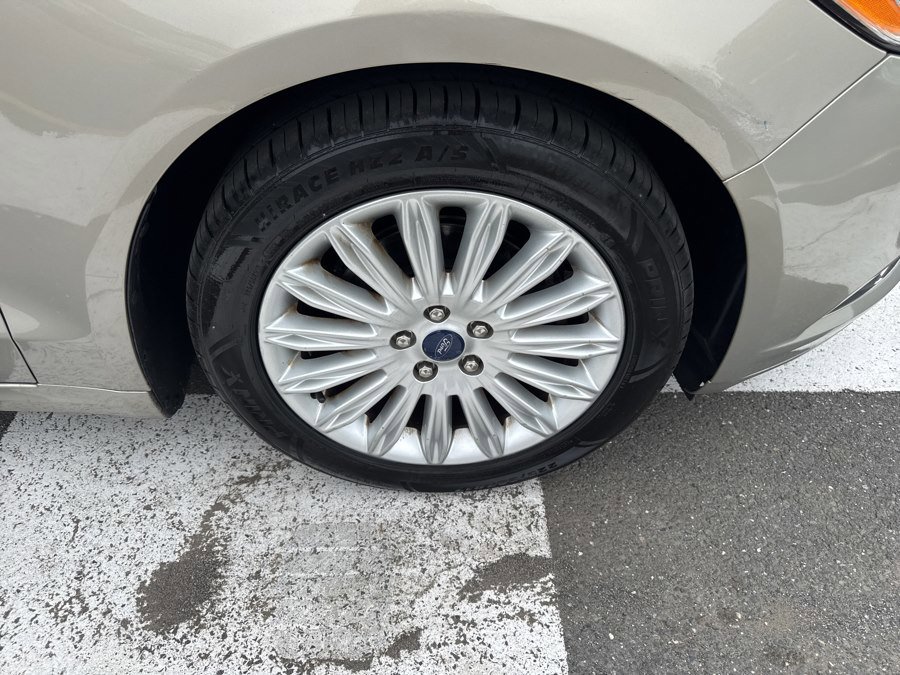Used 2015 Ford Fusion SE w/ Equipment Group 502A FWD image 11