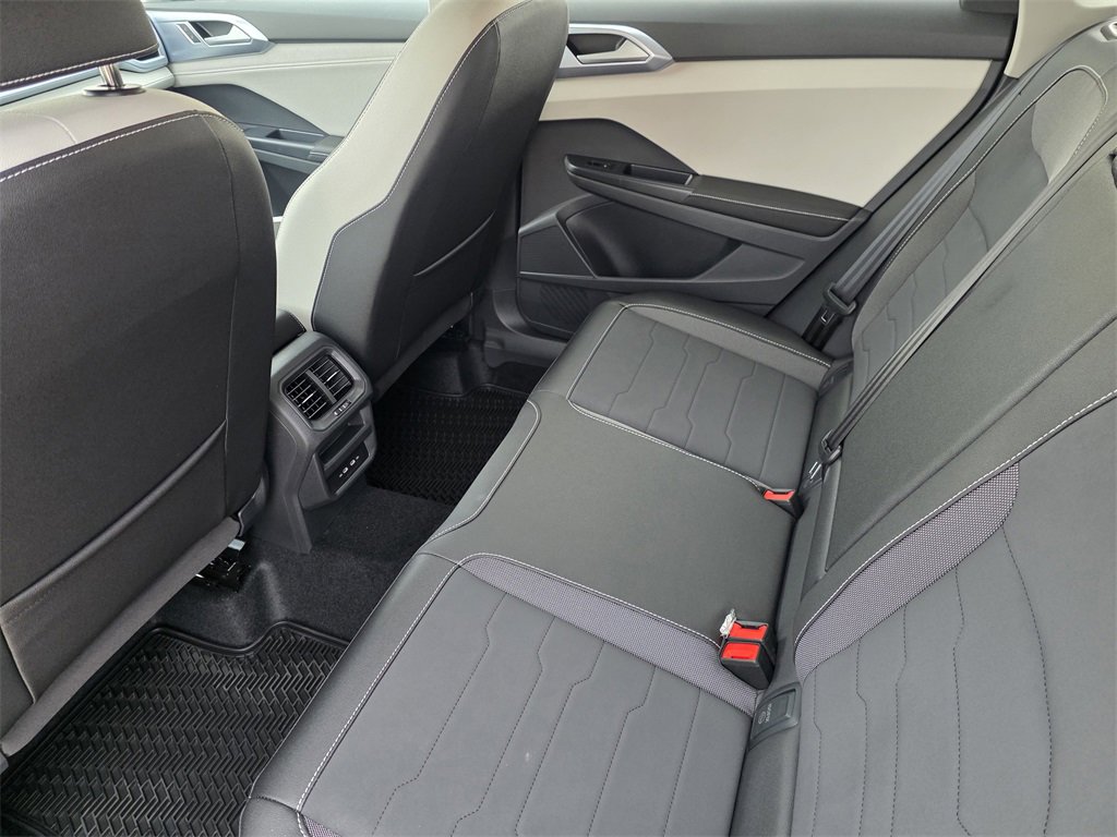 New 2026 Volkswagen Taos SE image 19
