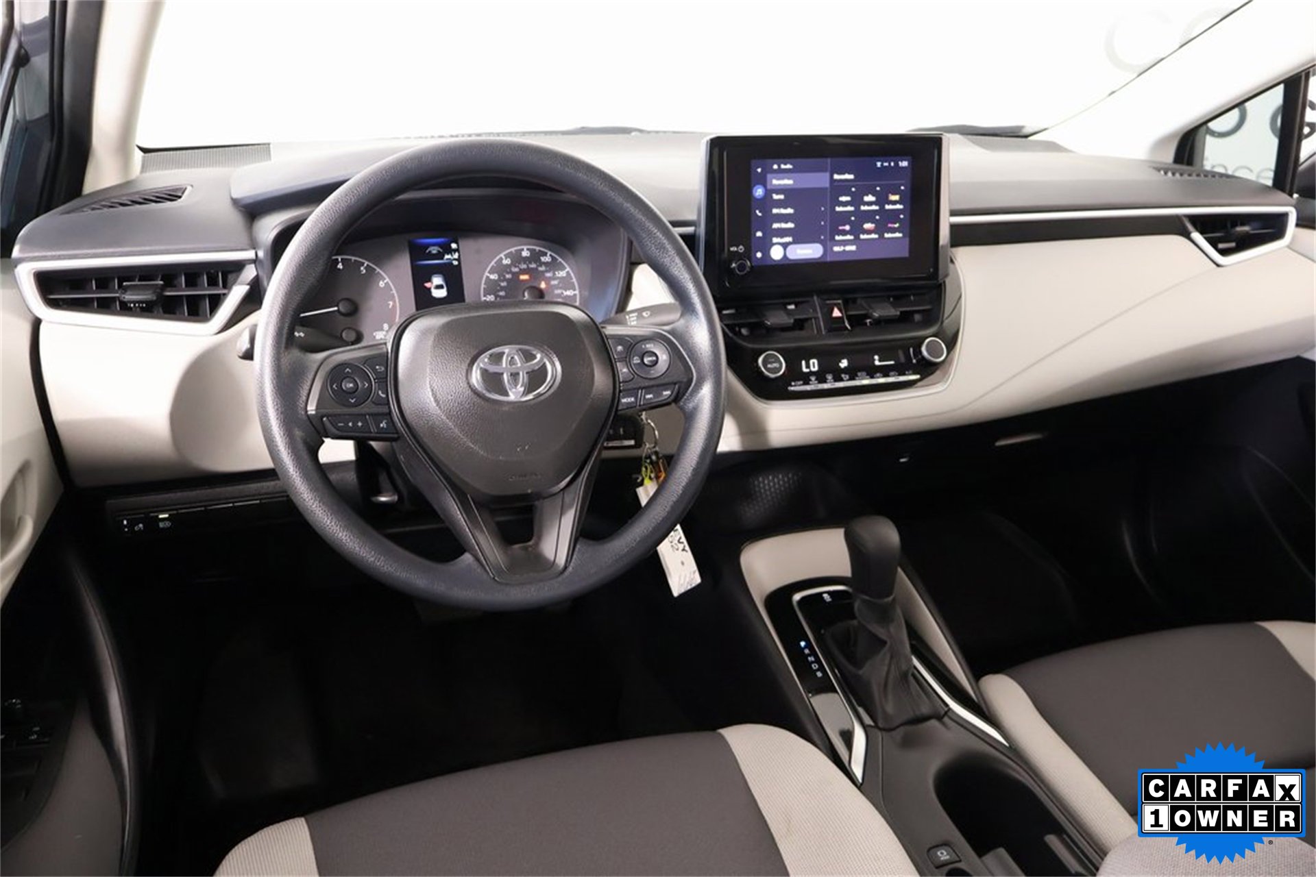 Used 2025 Toyota Corolla LE image 2