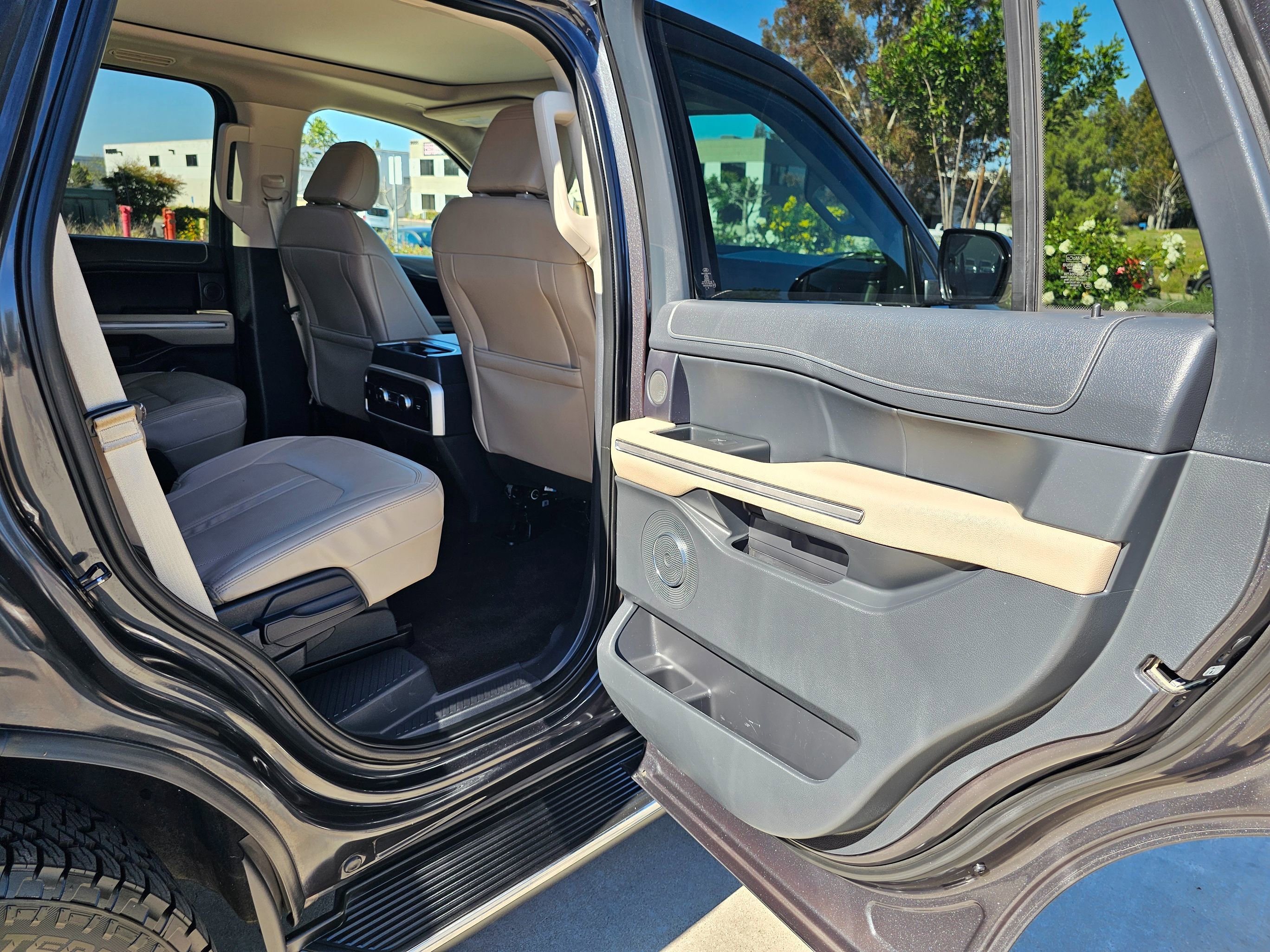 Used 2023 Ford Expedition Limited image 29
