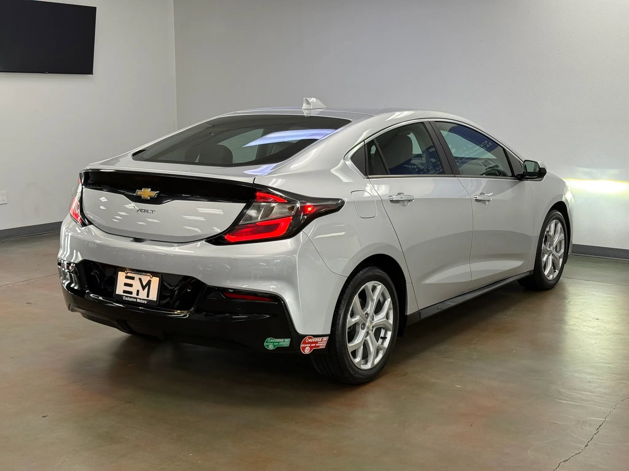 Used 2017 Chevrolet Volt Premier w/ Driver Confidence II Package image 7