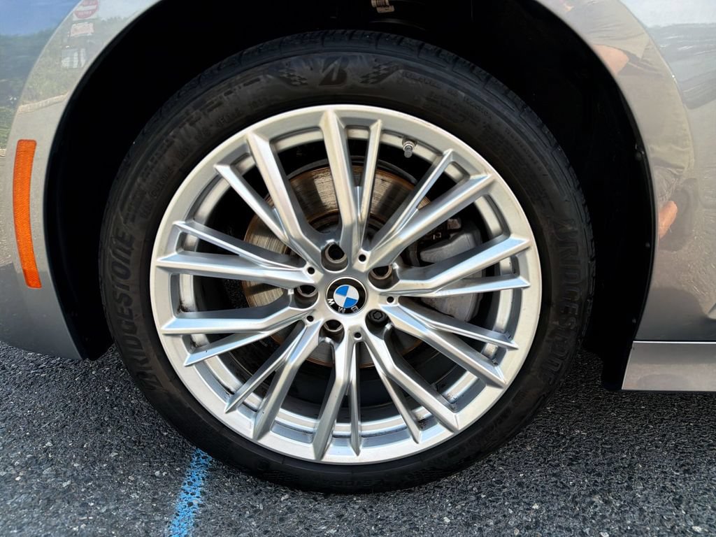Used 2024 BMW 330i xDrive Sedan w/ Premium Package AWD/4WD image 16