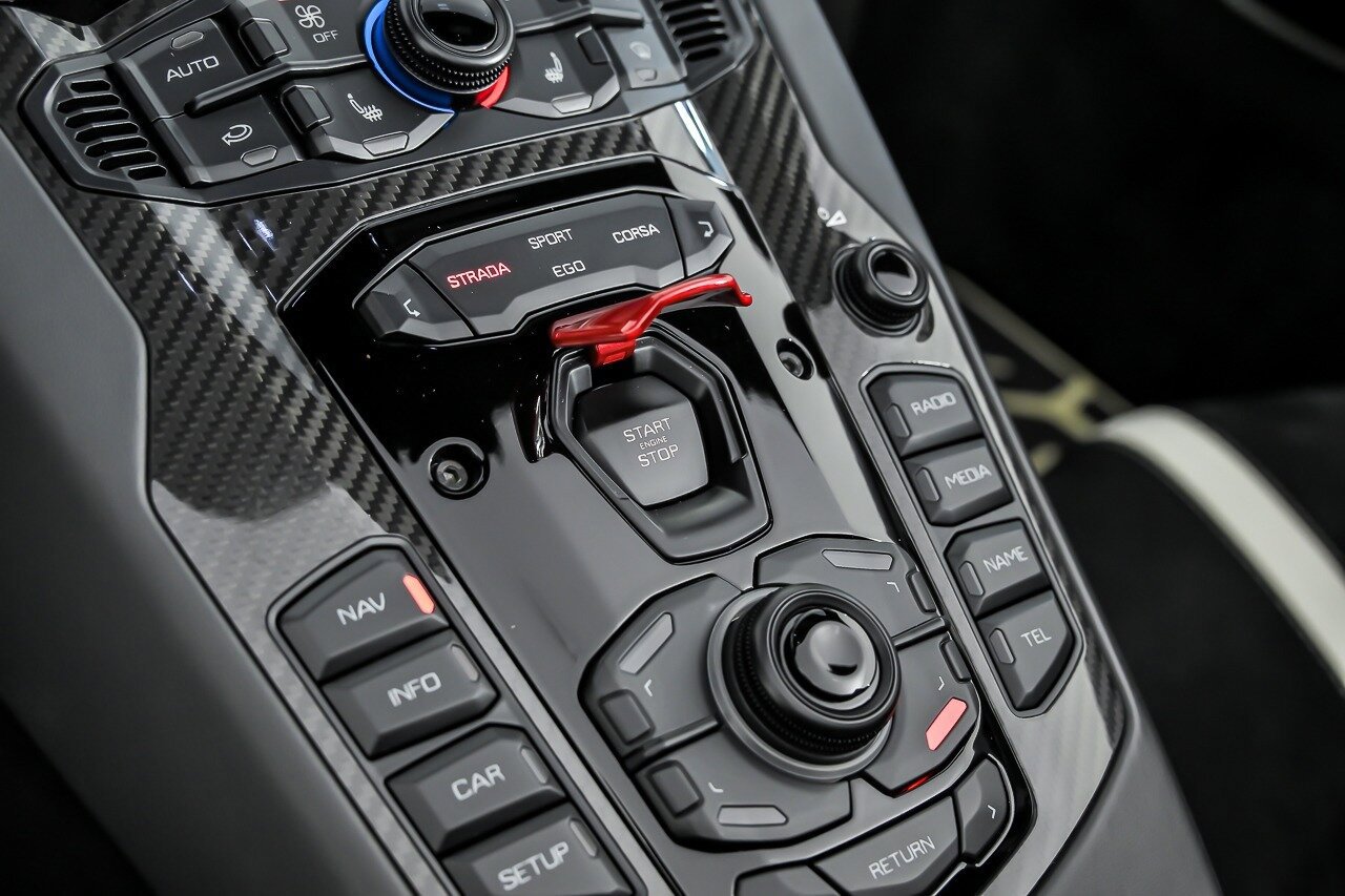 Used 2021 Lamborghini Aventador SVJ AWD/4WD image 31