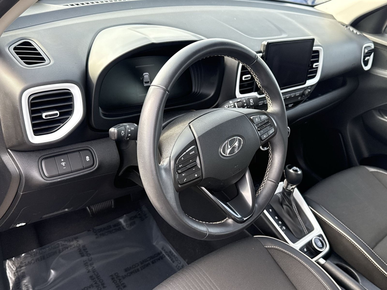 Certified 2024 Hyundai Venue Limited FWD image 16