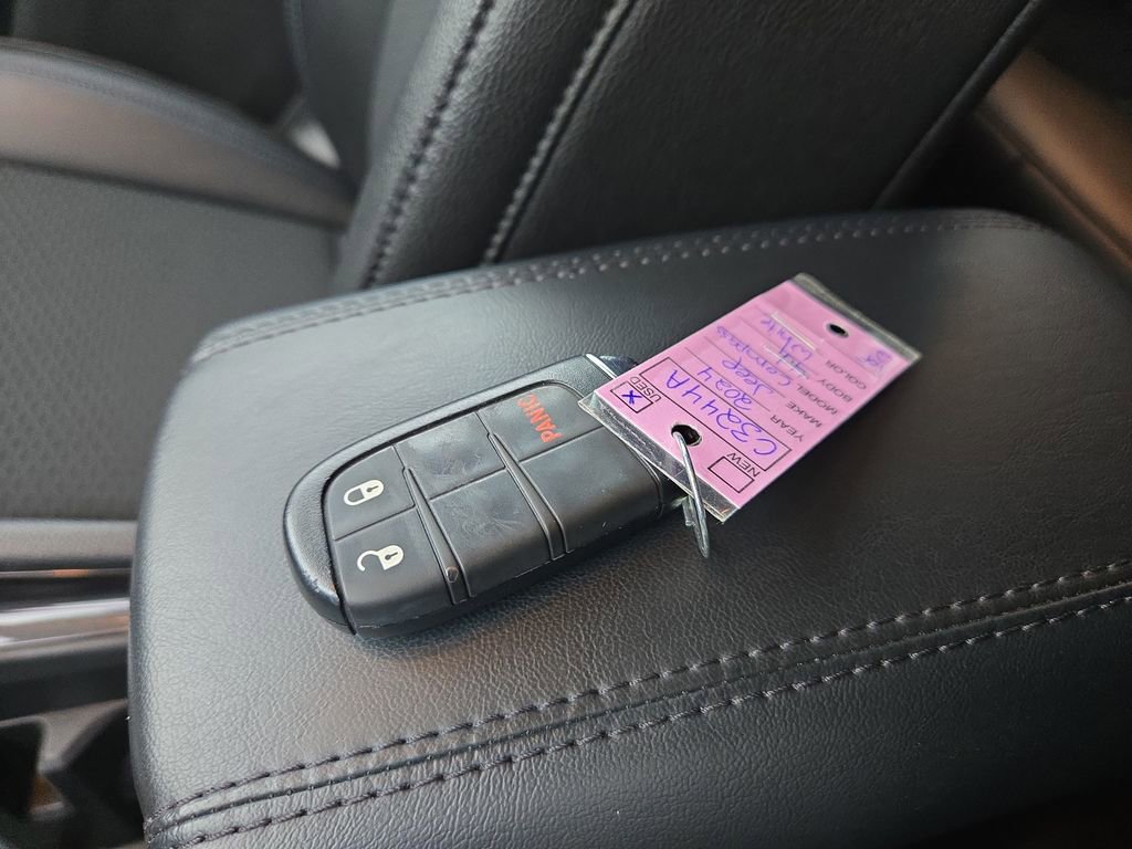 Used 2024 Jeep Compass Latitude image 28