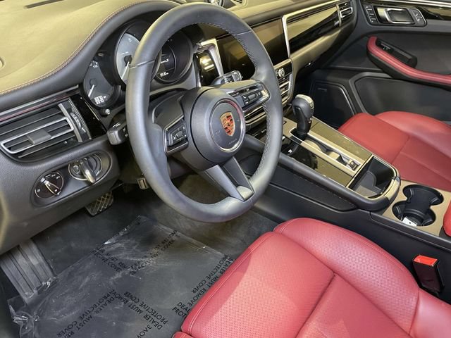 Certified 2026 Porsche Macan S AWD/4WD image 4