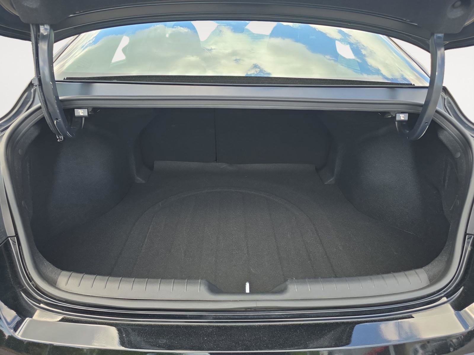 Used 2025 Hyundai Elantra SEL image 14