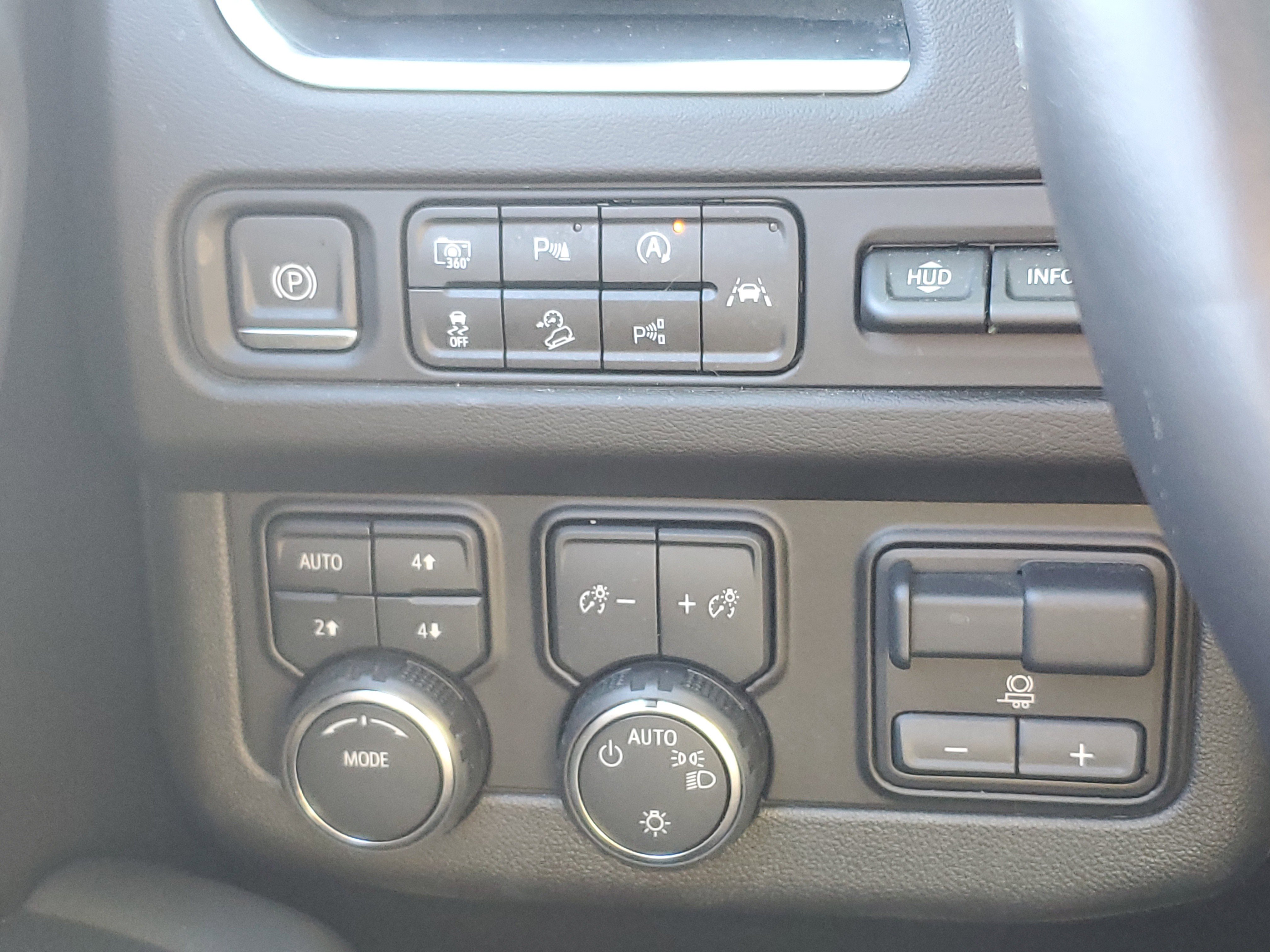 Used 2023 Chevrolet Tahoe Premier w/ Advanced Technology Package image 24