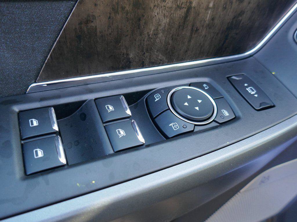 New 2026 Ford F250 Lariat w/ Black Appearance Package image 17
