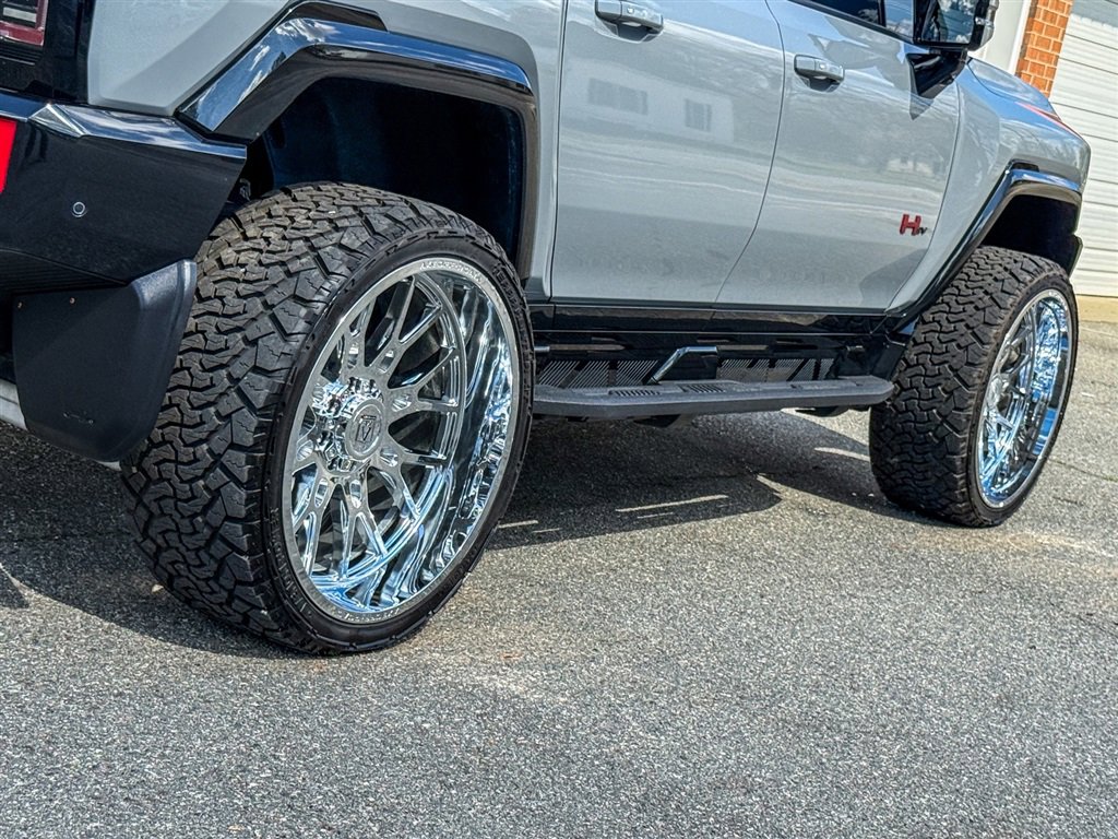 Used 2024 GMC Hummer EV 3X w/ LPO, Illumination Package image 38