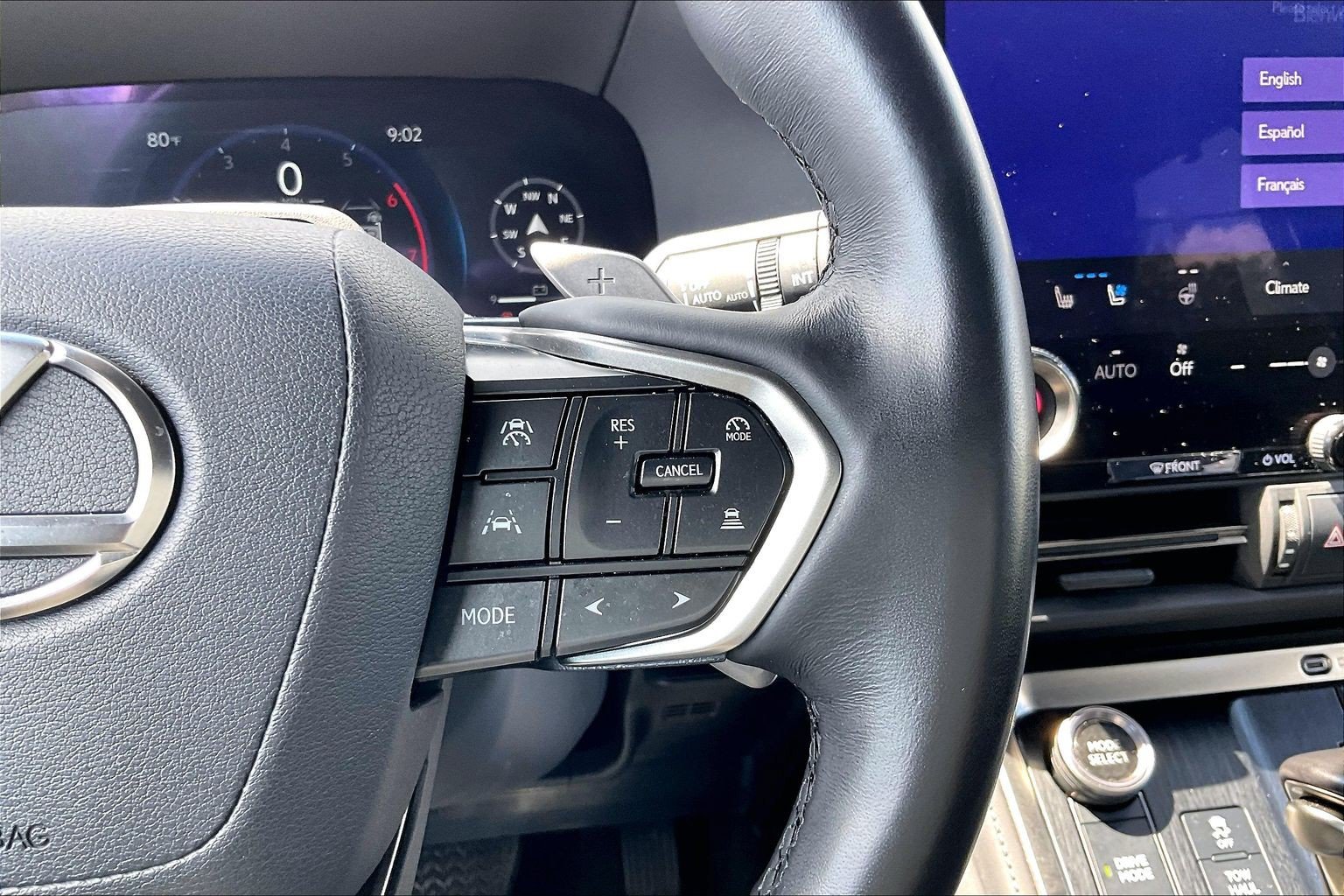 Used 2025 Lexus GX 550 w/ Accessory Package (2T) AWD/4WD image 24