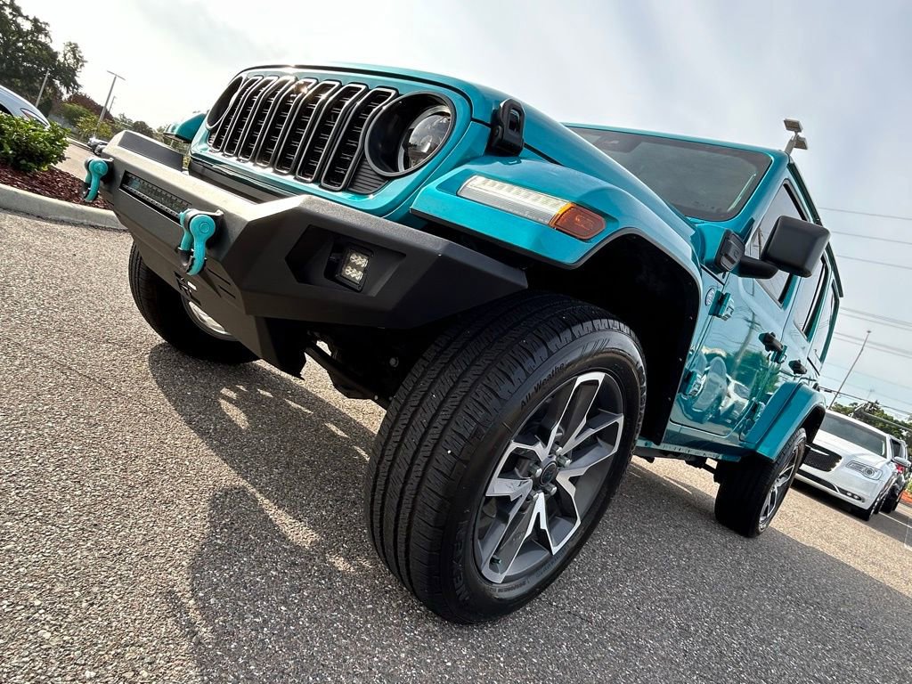 Used 2024 Jeep Wrangler Unlimited Sahara w/ Technology Group AWD/4WD image 44