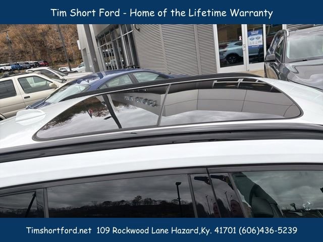 Used 2023 Volvo XC40 B5 Plus w/ Protection Package Premier image 4