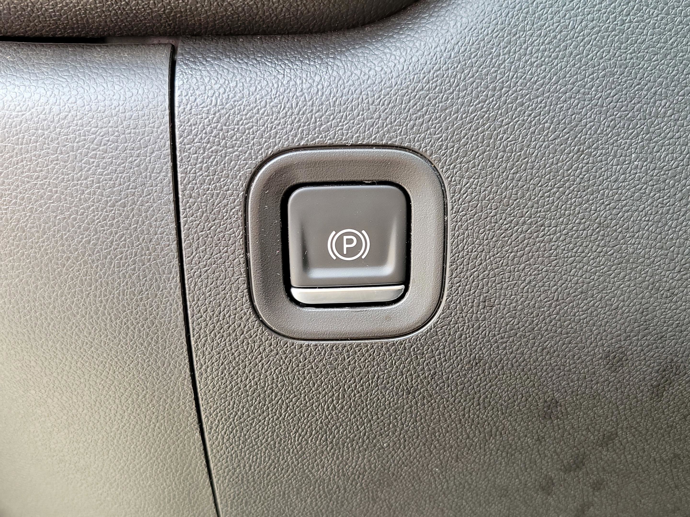 Used 2021 Chevrolet Silverado 1500 Custom image 16