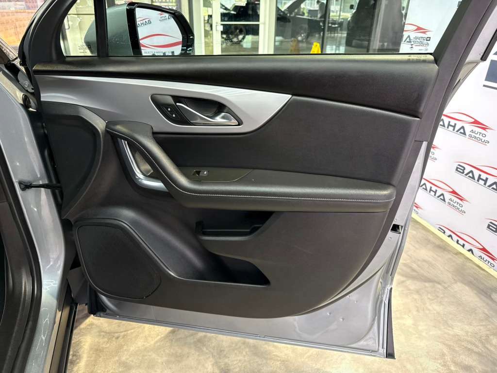Used 2025 Chevrolet Blazer LT AWD/4WD image 59