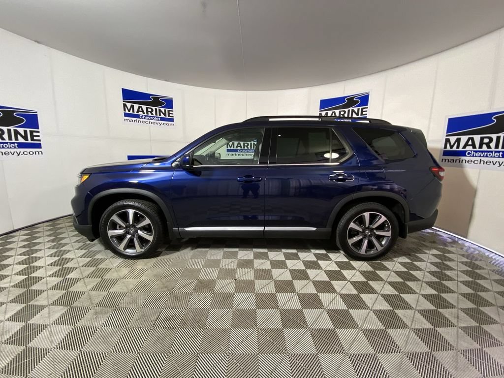 Used 2025 Honda Pilot Touring image 10