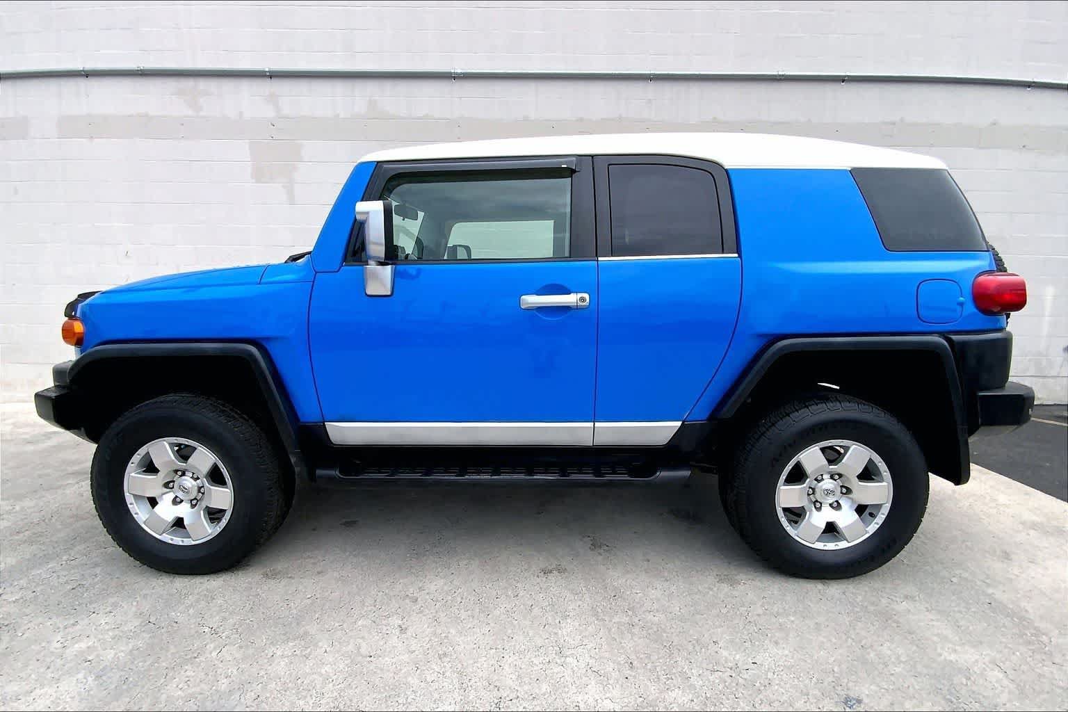 Used 2007 Toyota FJ Cruiser 2WD image 3