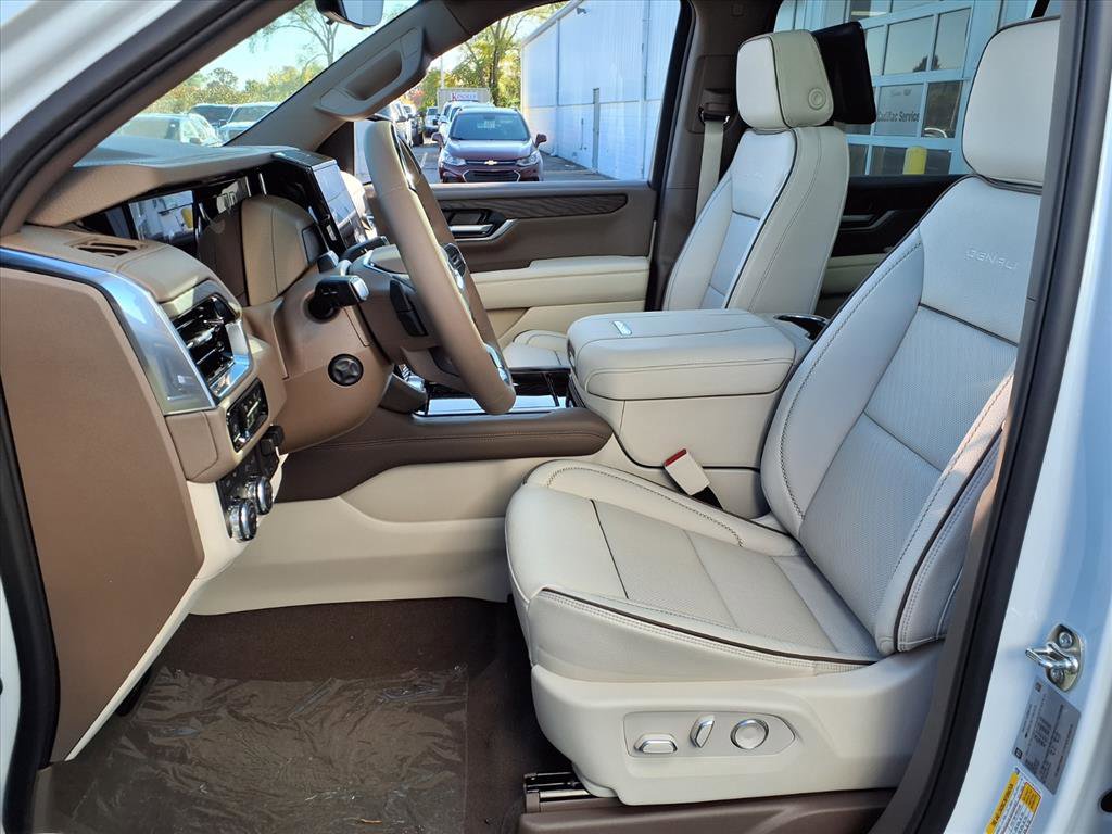 New 2026 GMC Yukon XL Denali w/ Denali Reserve Package image 4