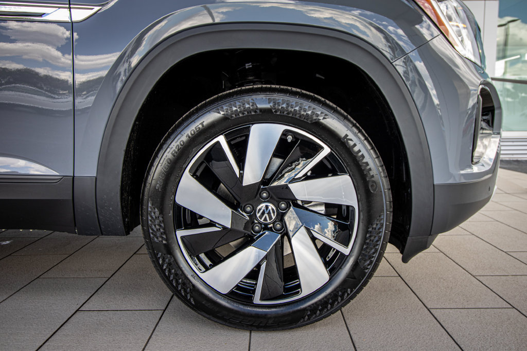 New 2026 Volkswagen Atlas Cross Sport SE FWD image 5