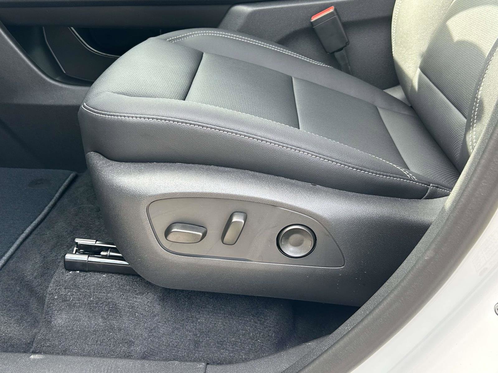 New 2026 Chevrolet Traverse LT w/ Sun and Wheel Package image 19