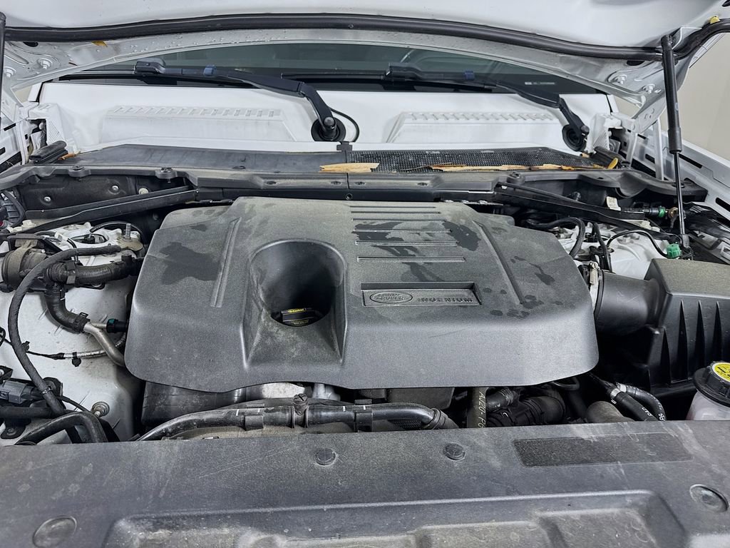 Used 2021 Land Rover Defender 110 X-Dynamic SE AWD/4WD image 30